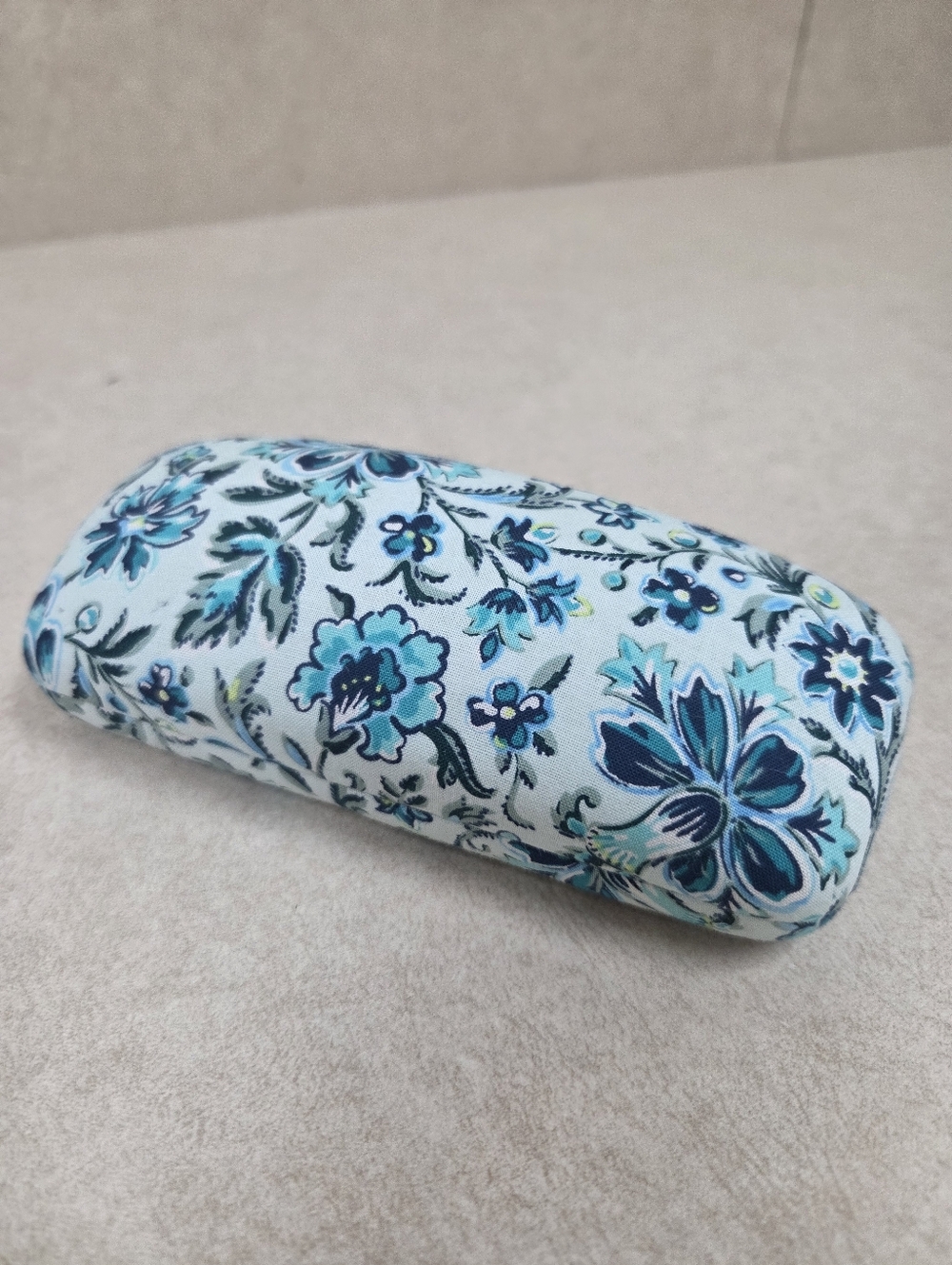 Vera Bradley Teal Floral Pattern Hard Clamshell Eyeglass Case